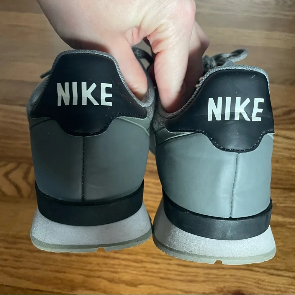 Nike Internationalist Gray Sneakers 9.5